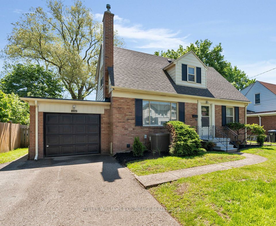 1202 Greening Avenue, Mississauga, ON L4Y 1H5