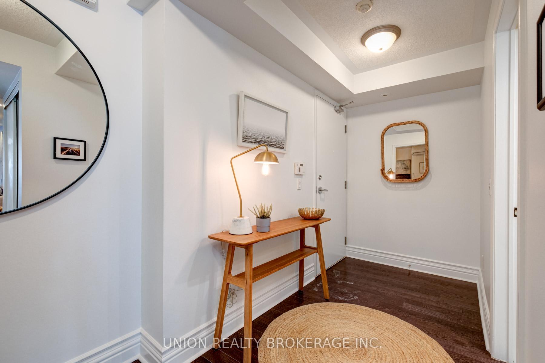 1 Bedroom Condo at 539 Jarvis,  Toronto For sale
