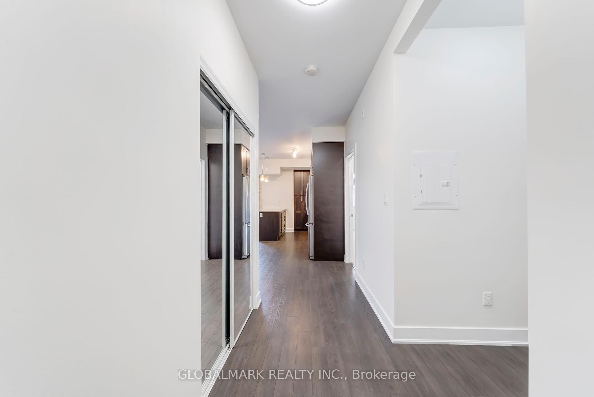 2 Bedrooms Condo at 128 Garden, Oakville For sale