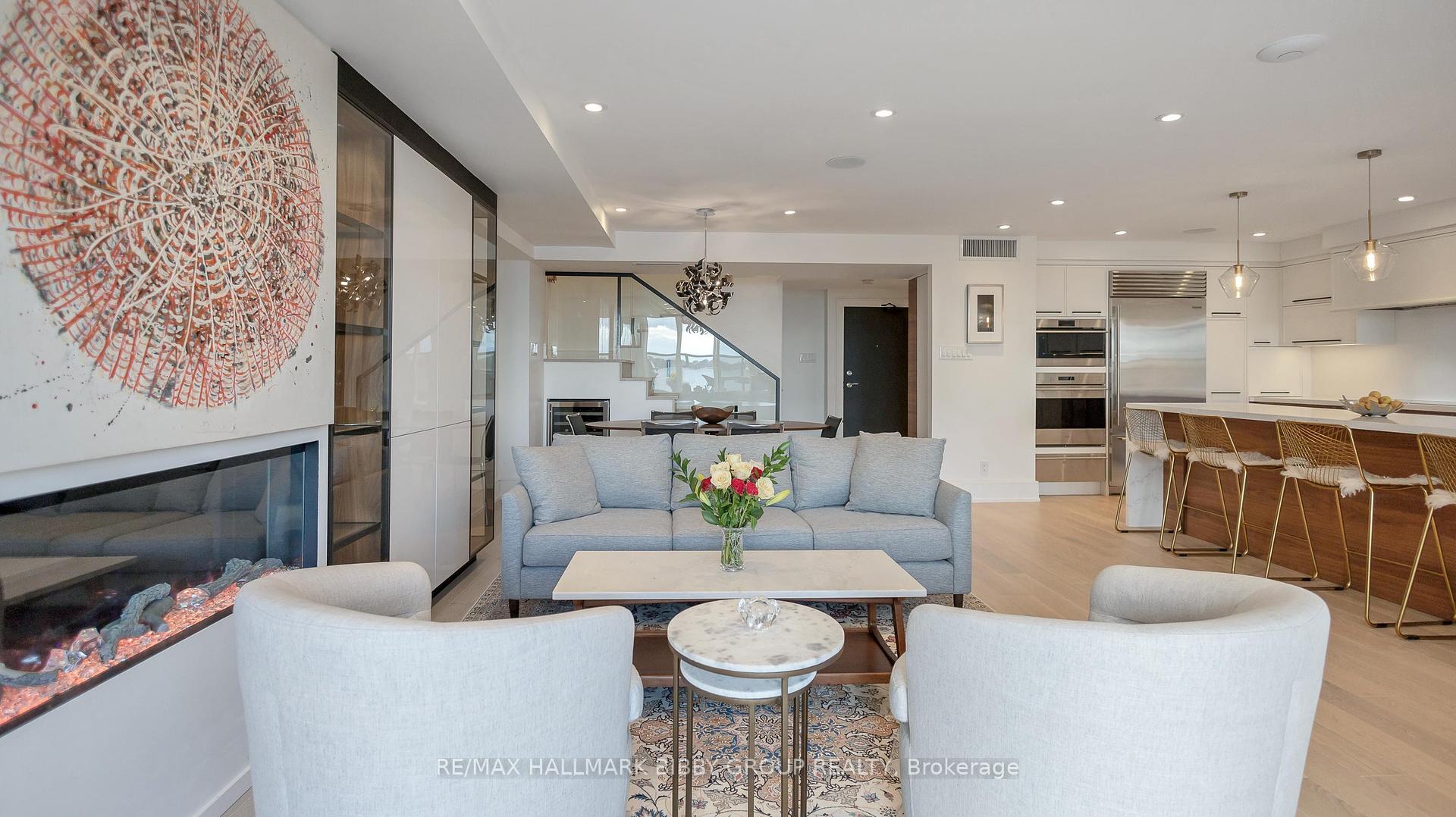 3 Bedrooms Condo at 99 Harbour, Toronto For sale