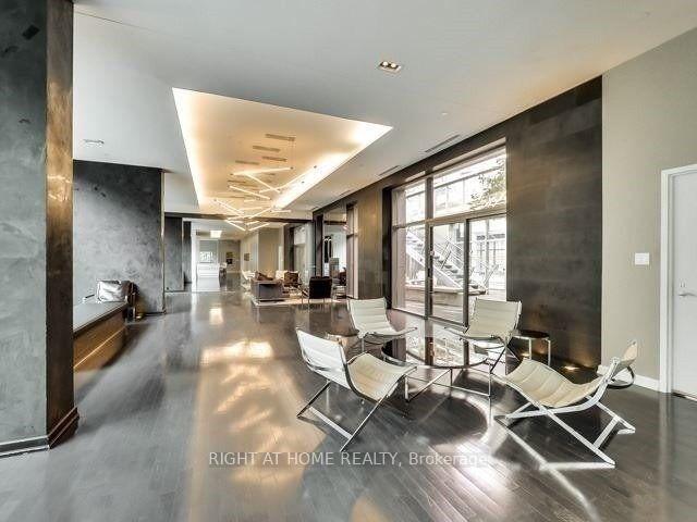 2 Bedrooms Condo at 38 Grenville,  Toronto For sale