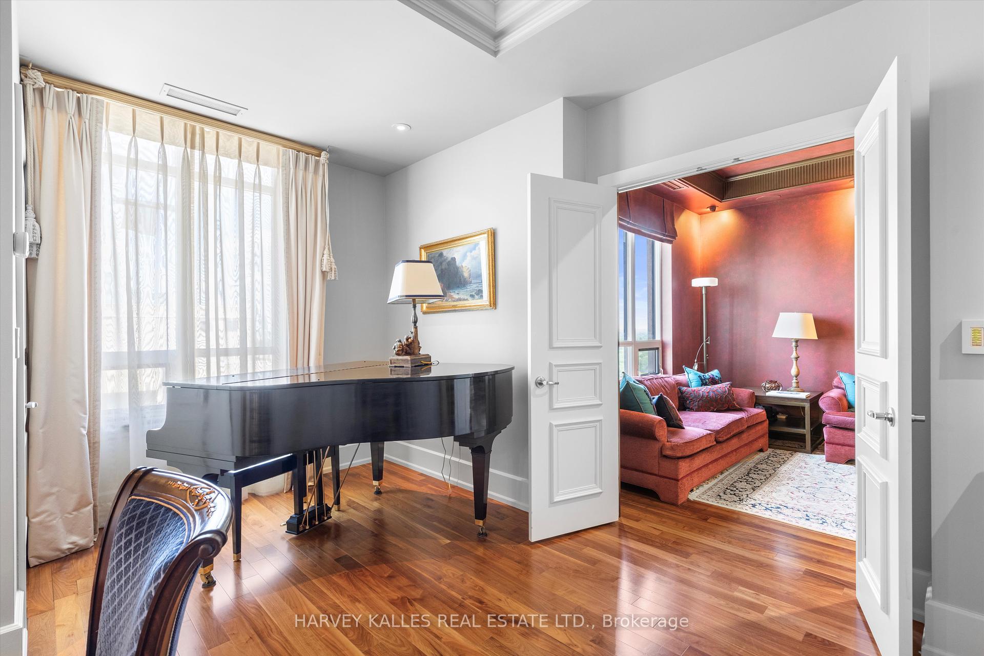 3 Bedrooms Condo at 662 Sheppard, Toronto For sale