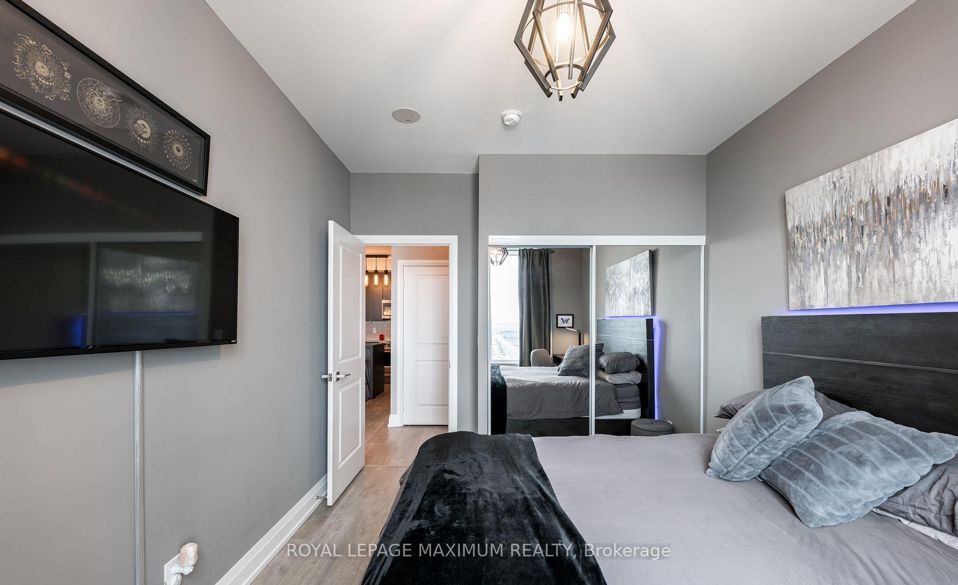 3 Bedrooms Condo at 3700 Highway 7, Vaughan For sale