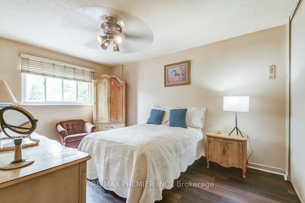 4 Bedrooms Condo at 2670 Battleford, Mississauga For sale