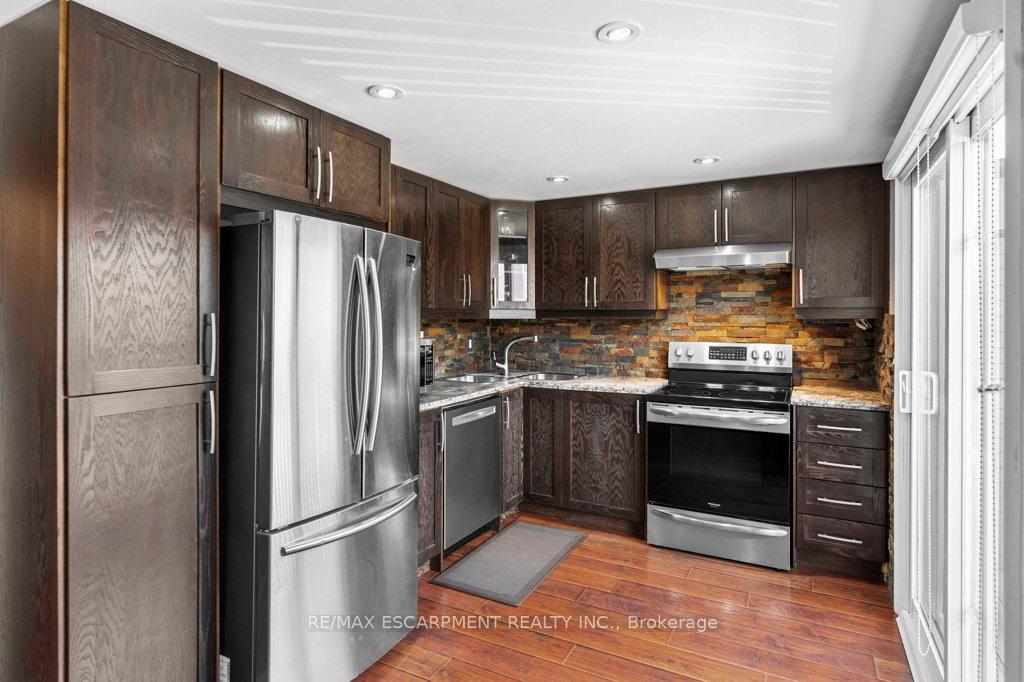 3 Bedrooms Condo at 29 HERITAGE, Hamilton For sale