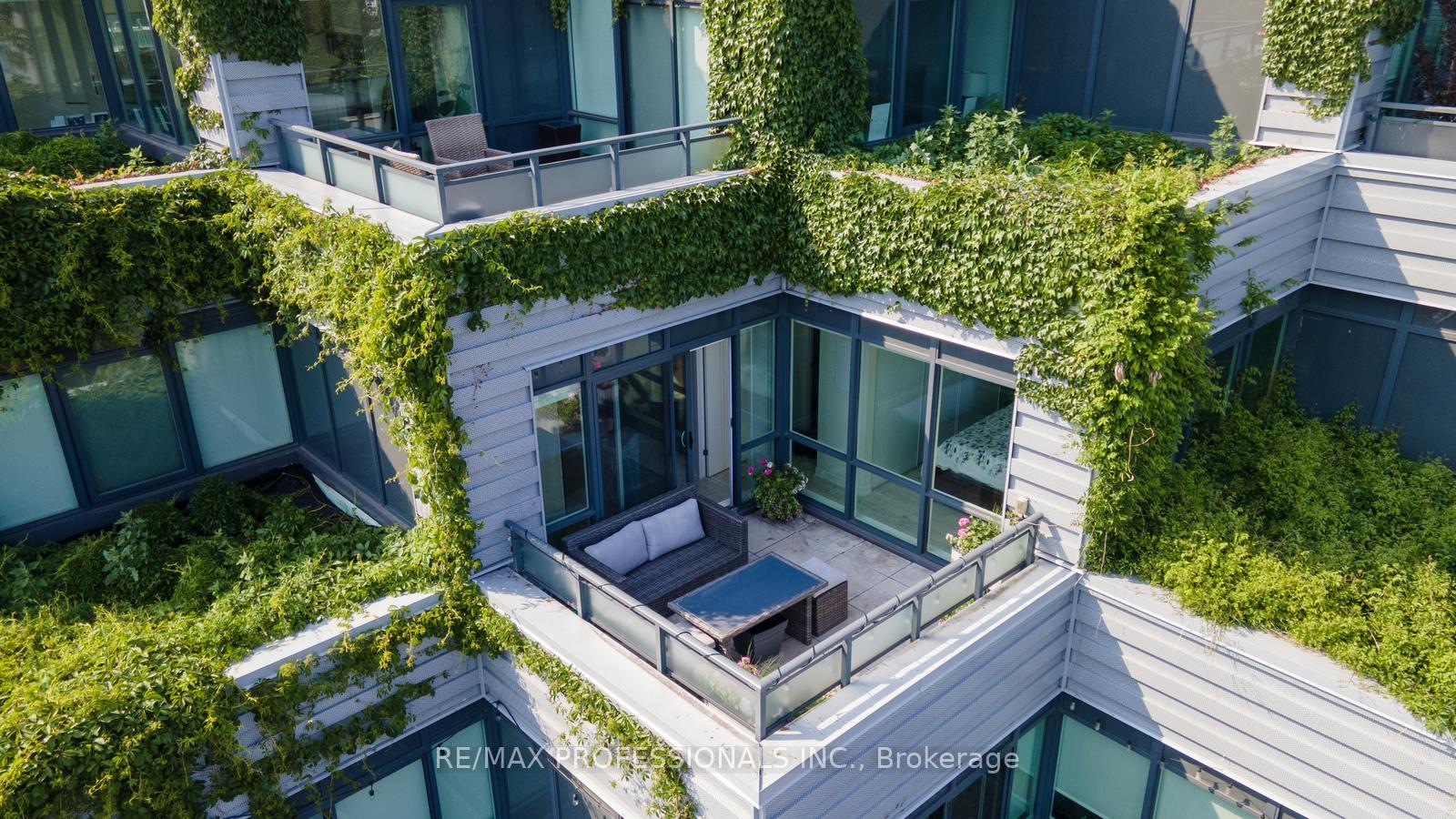 2 Bedrooms Condo at 38 Howard, Toronto For sale