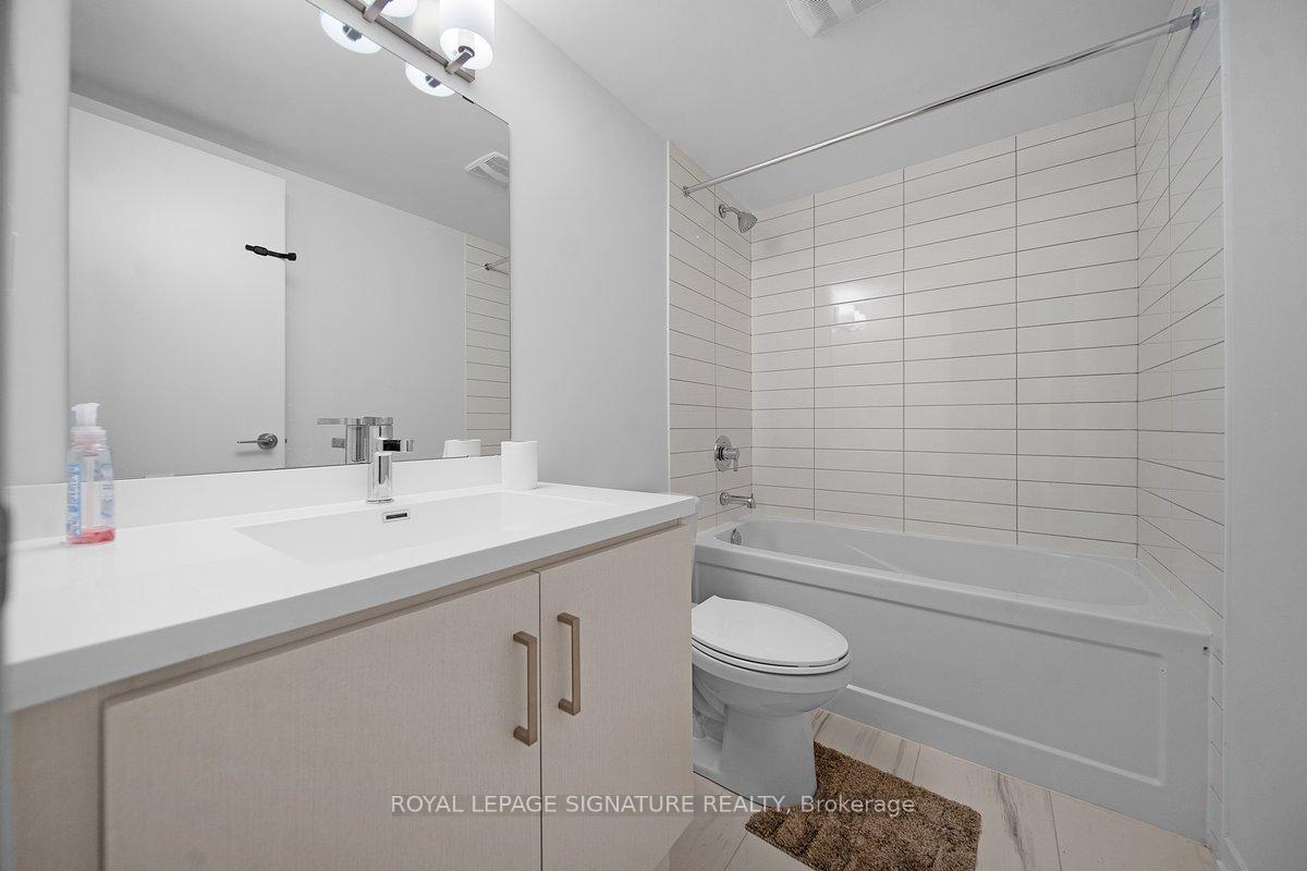 2 Bedrooms Condo at 151 Honeycrisp, Vaughan For sale