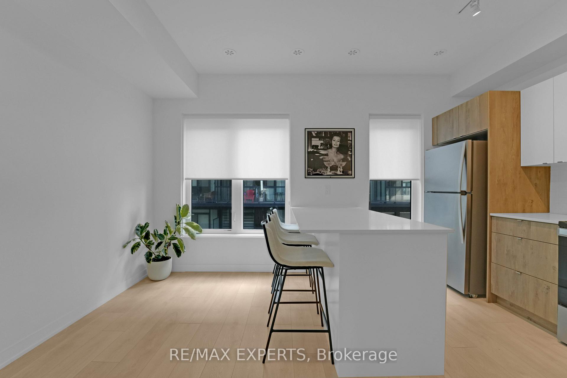 3 Bedrooms Condo at 1095 Cooke,  Burlington For sale
