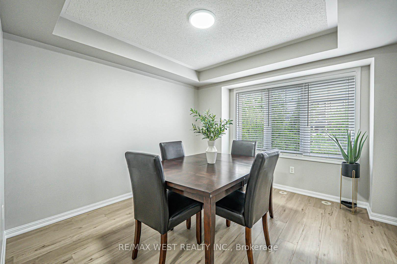 3 Bedrooms Condo at 3050 Rotary, Burlington For sale