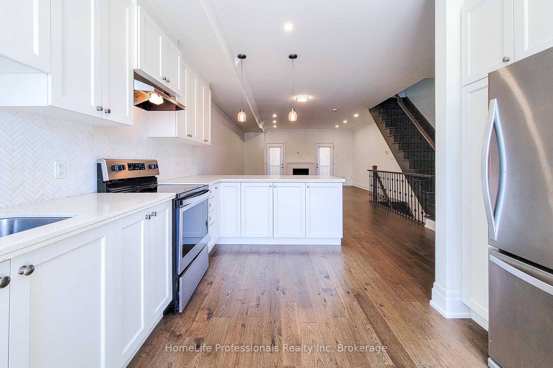 3 Bedrooms Condo at 111 Wilson, Hamilton For sale