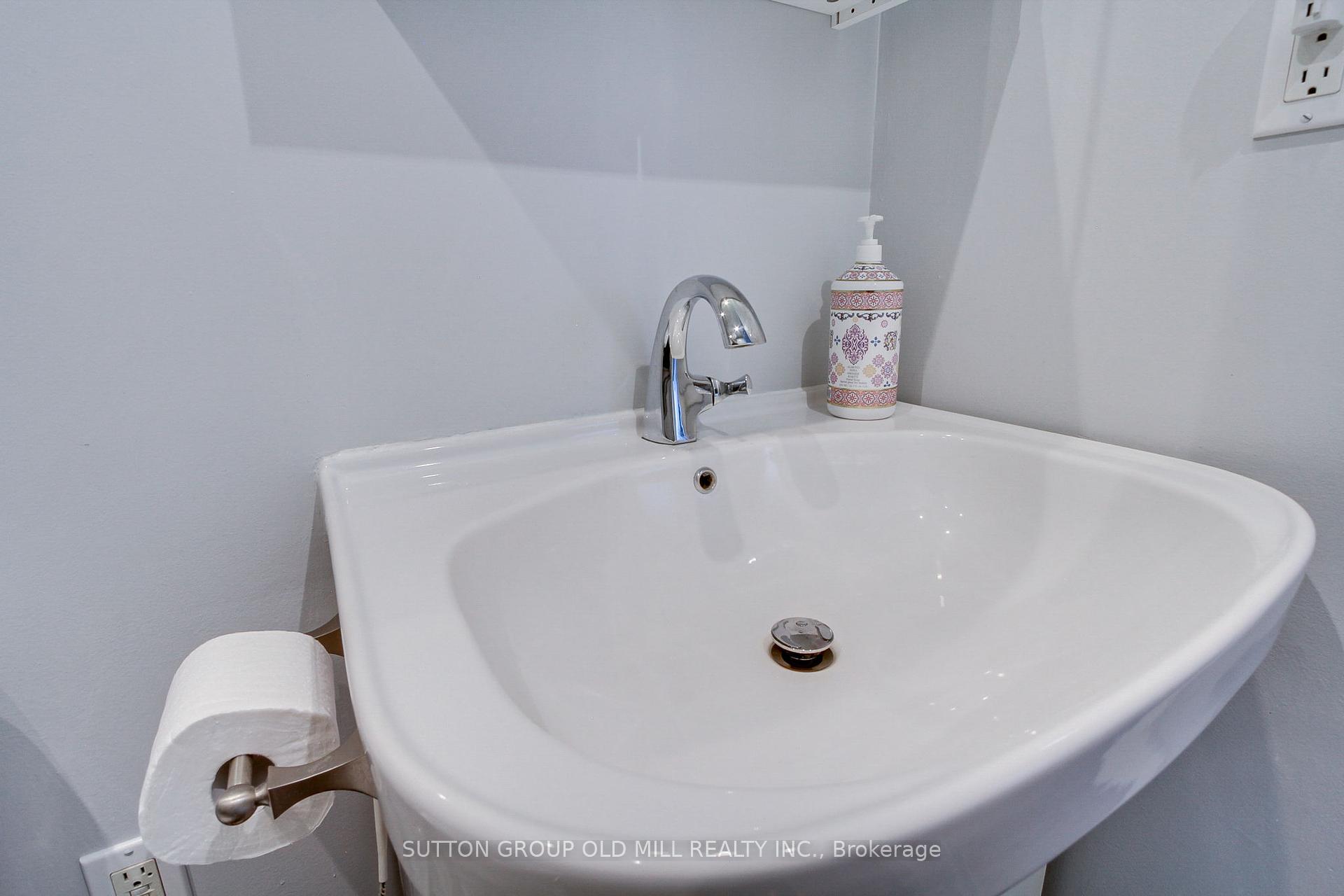 3 Bedrooms Condo at 133 Torresdale, Toronto For sale