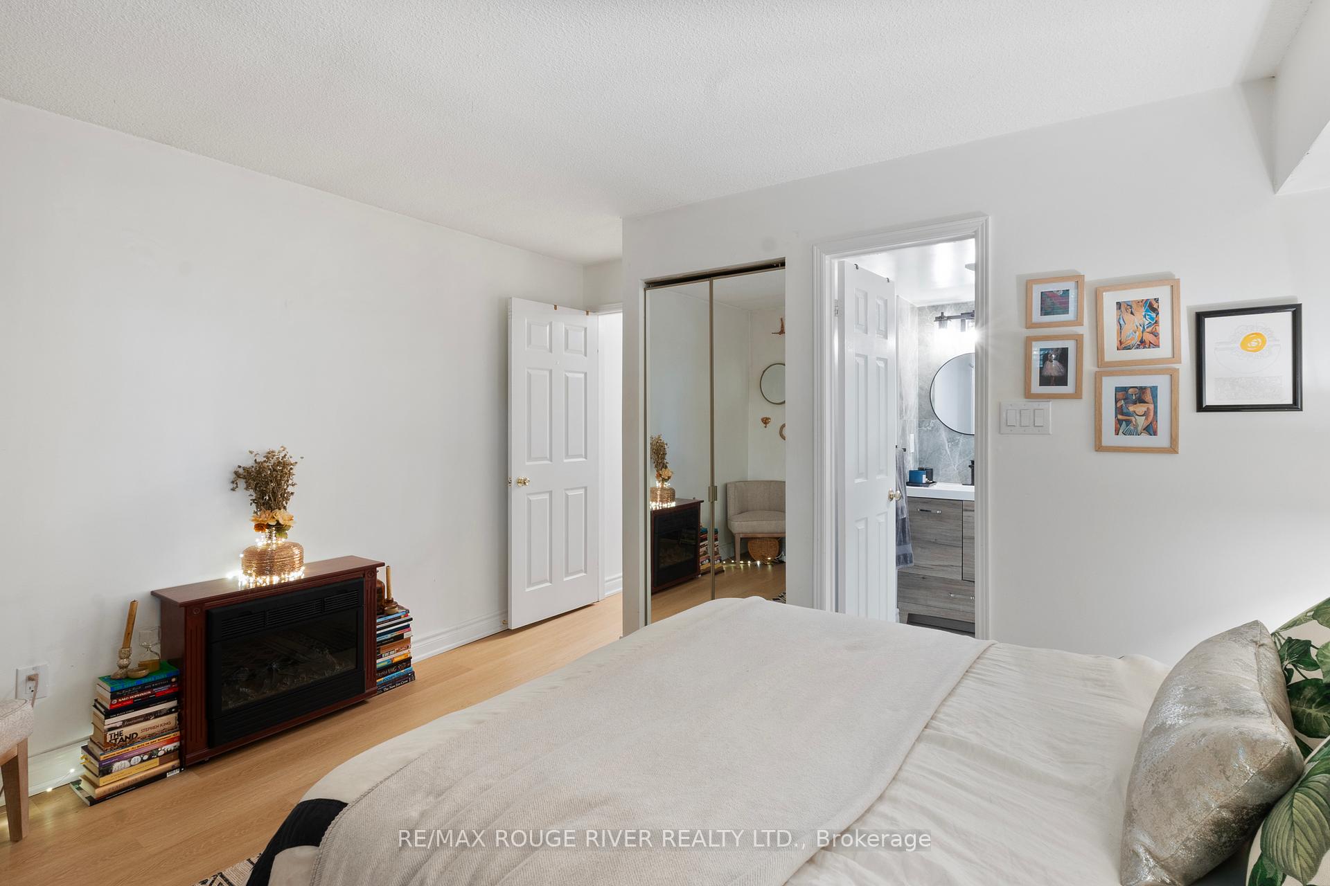 2 Bedrooms Condo at 32 Massey, Toronto For sale