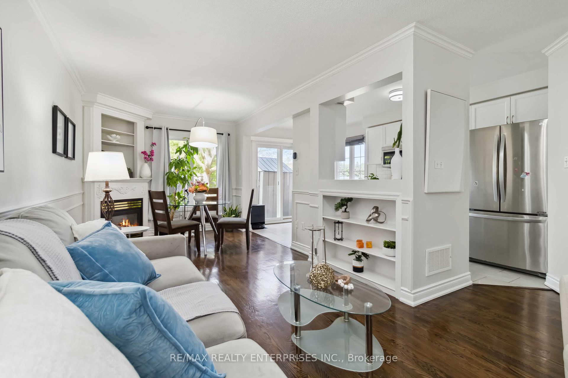 3 Bedrooms Condo at 1588 South Parade, Mississauga For sale