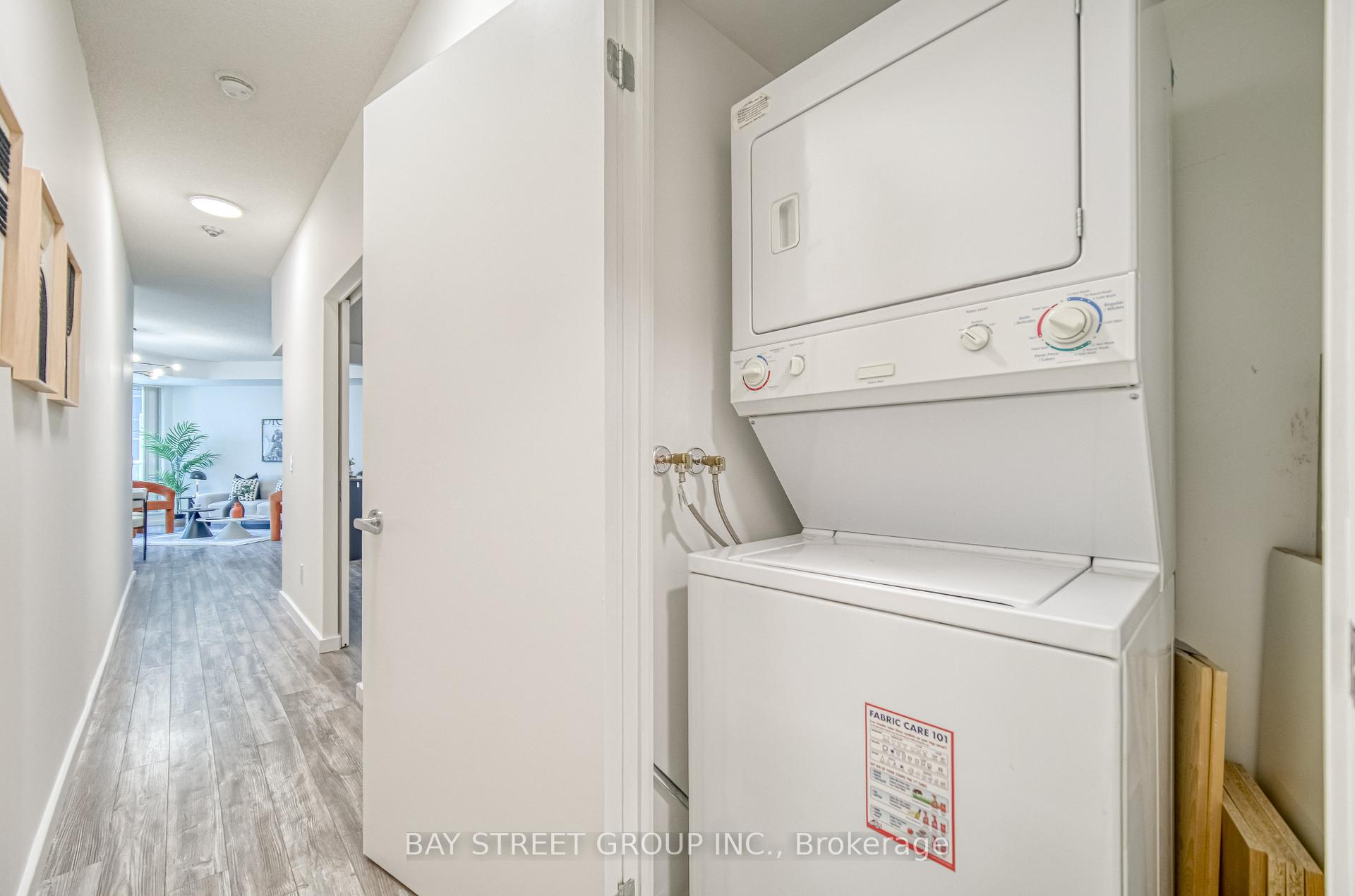 1 Bedroom Condo at 8 York, Toronto For sale