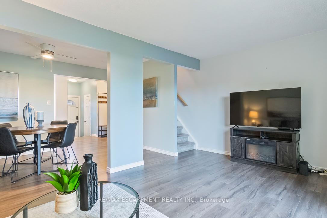 3 Bedrooms Condo at 1301 Upper Gage, Hamilton For sale
