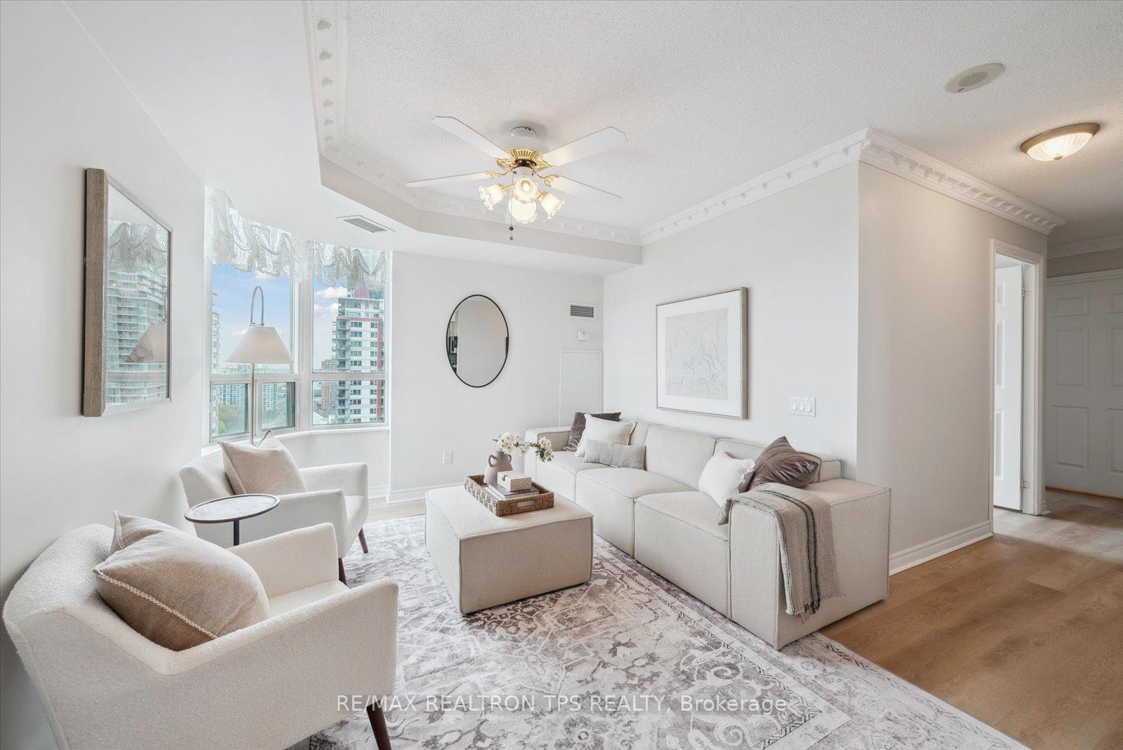 3 Bedrooms Condo at 61 Town Centre, Toronto For sale