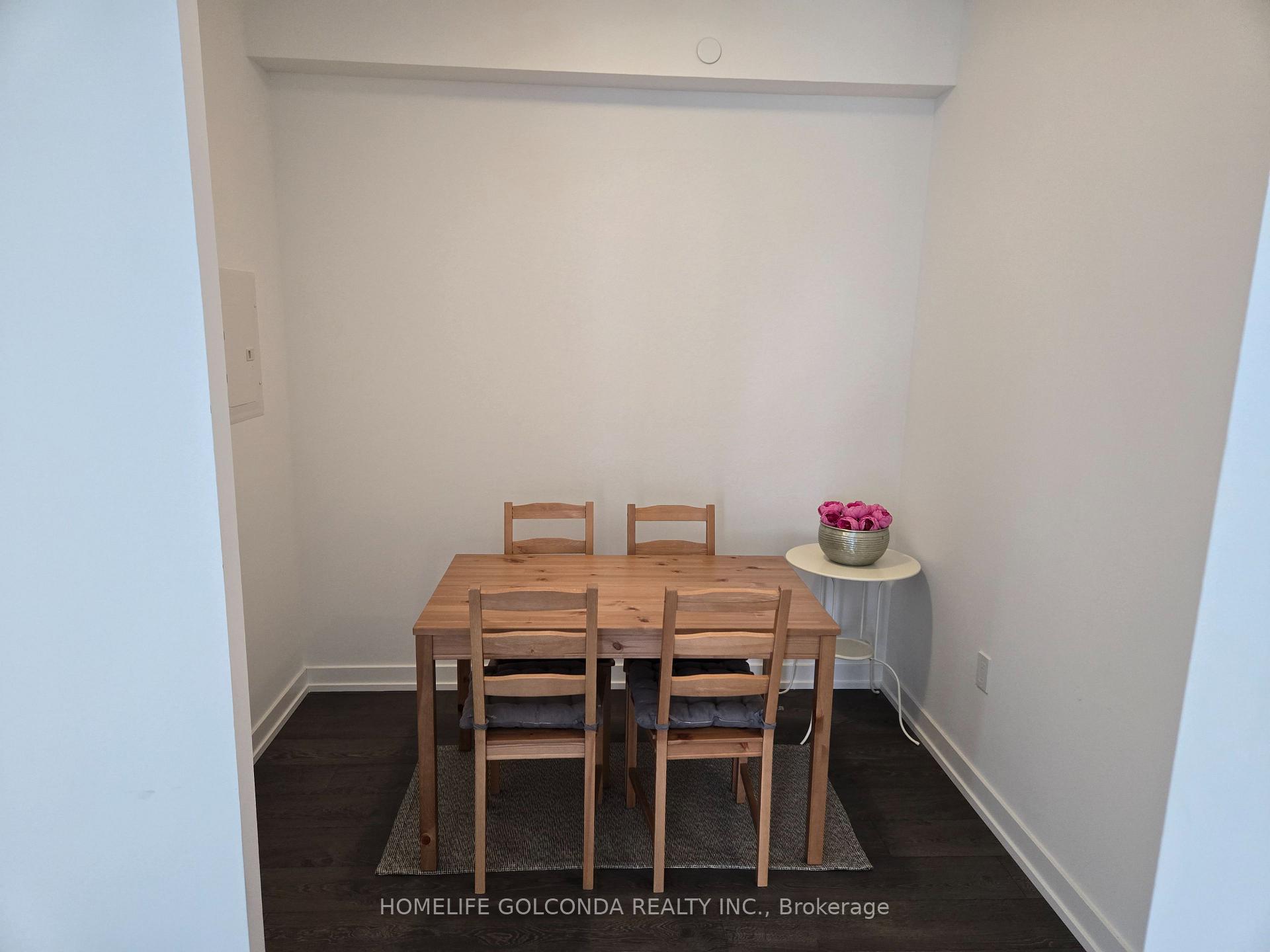 3 Bedrooms Condo at 7 Golden Lion,  Toronto For sale