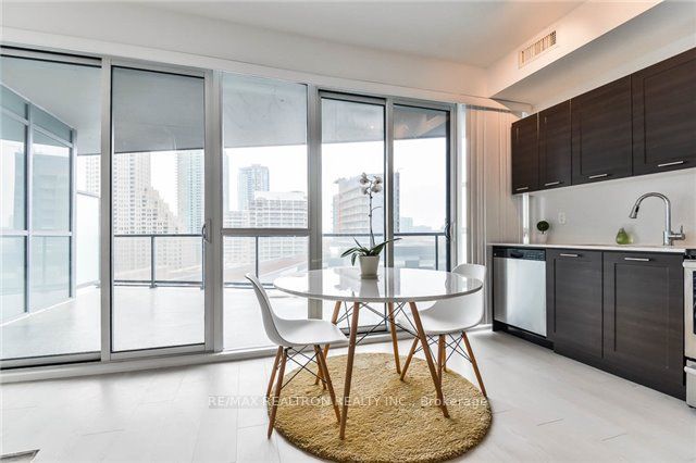20 Bruyeres Mews, #1001