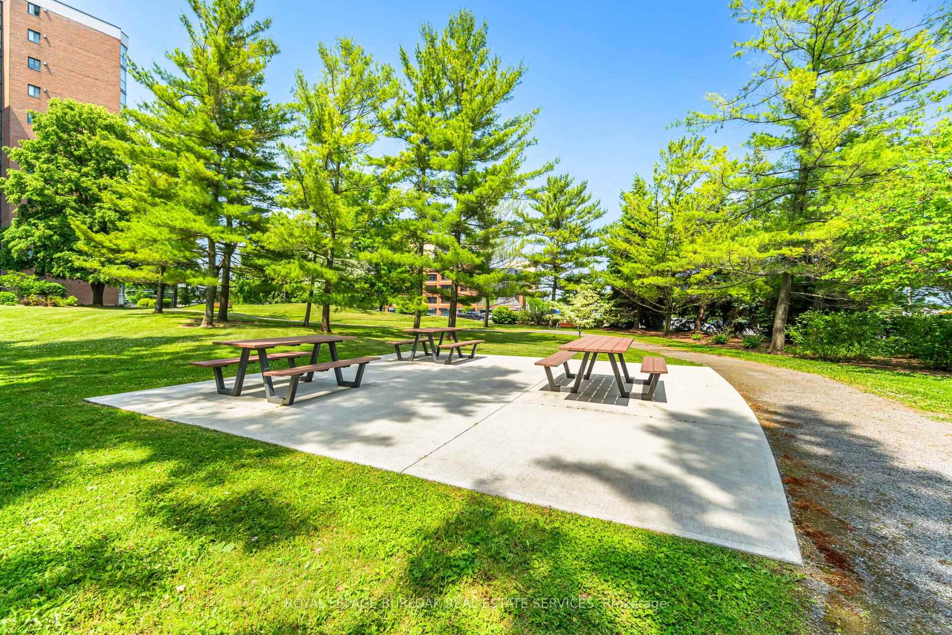 2 Bedrooms Condo at 1230 Marlborough, Oakville For sale
