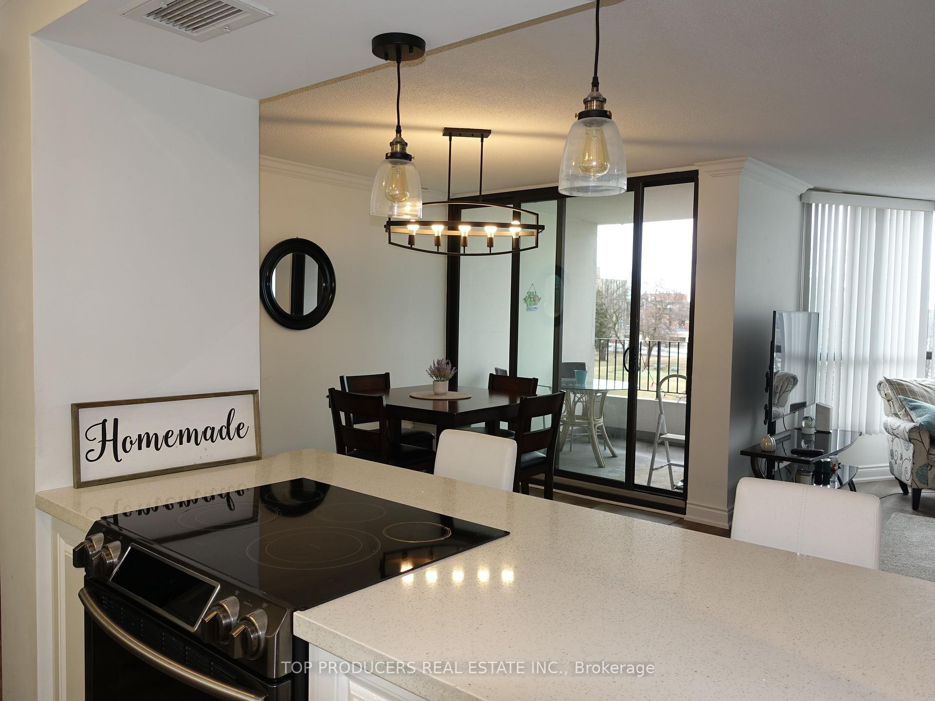 2 Bedrooms Condo at 1333 Bloor,  Mississauga For sale