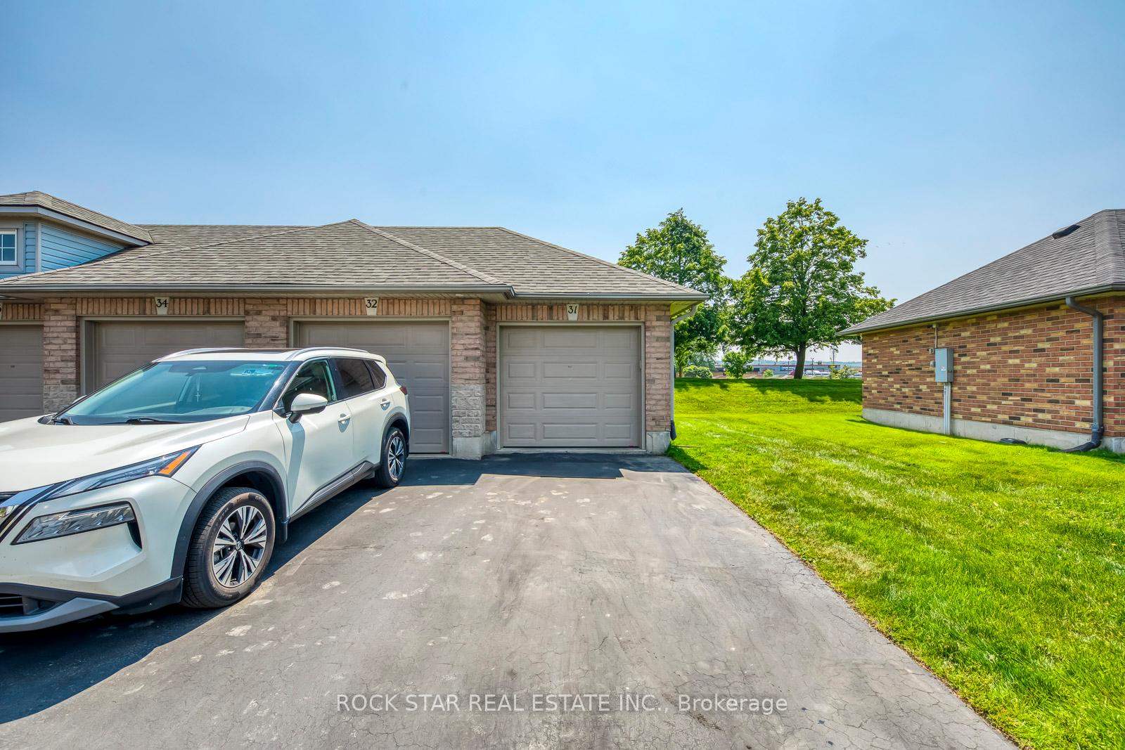 2 Bedrooms Condo at 515 North Service, Hamilton For sale
