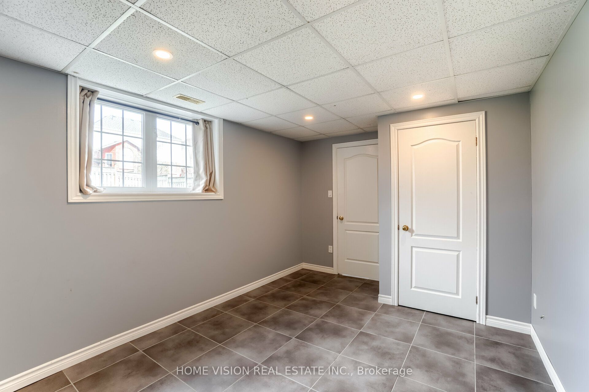 1433 Springwater Crescent E, #Lower Unit