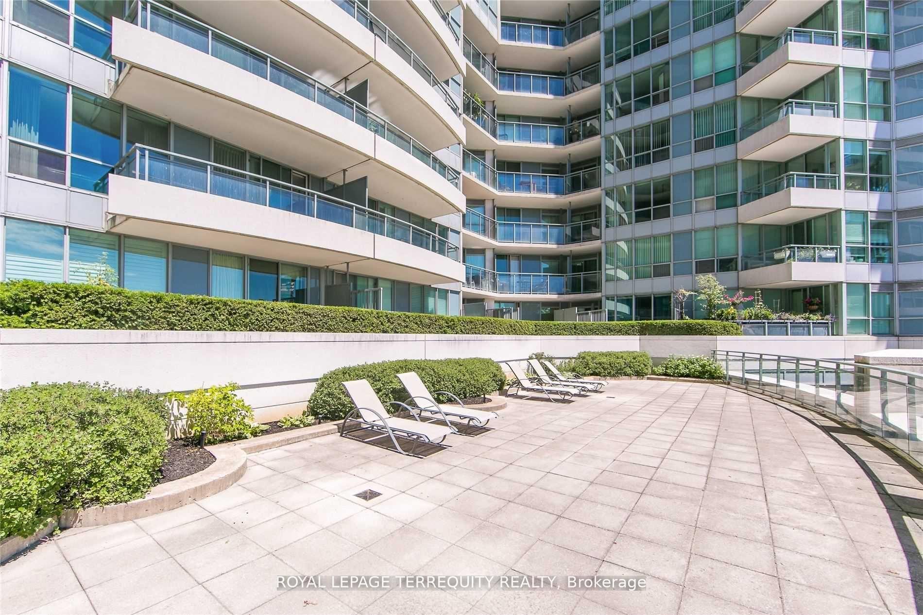 2 Bedrooms Condo at 228 Queens,  Toronto For sale