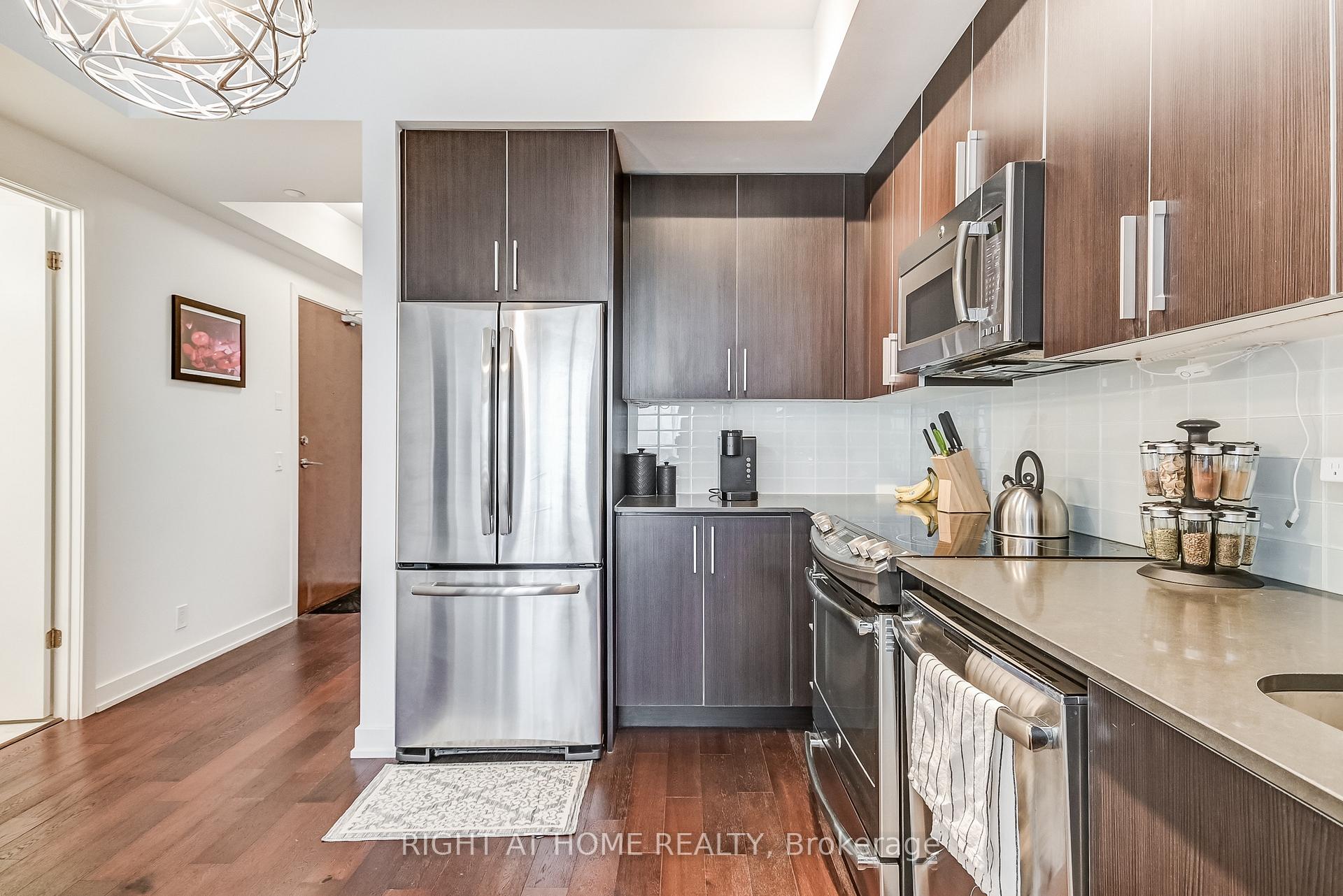 2 Bedrooms Condo at 2212 Lake Shore, Toronto For sale
