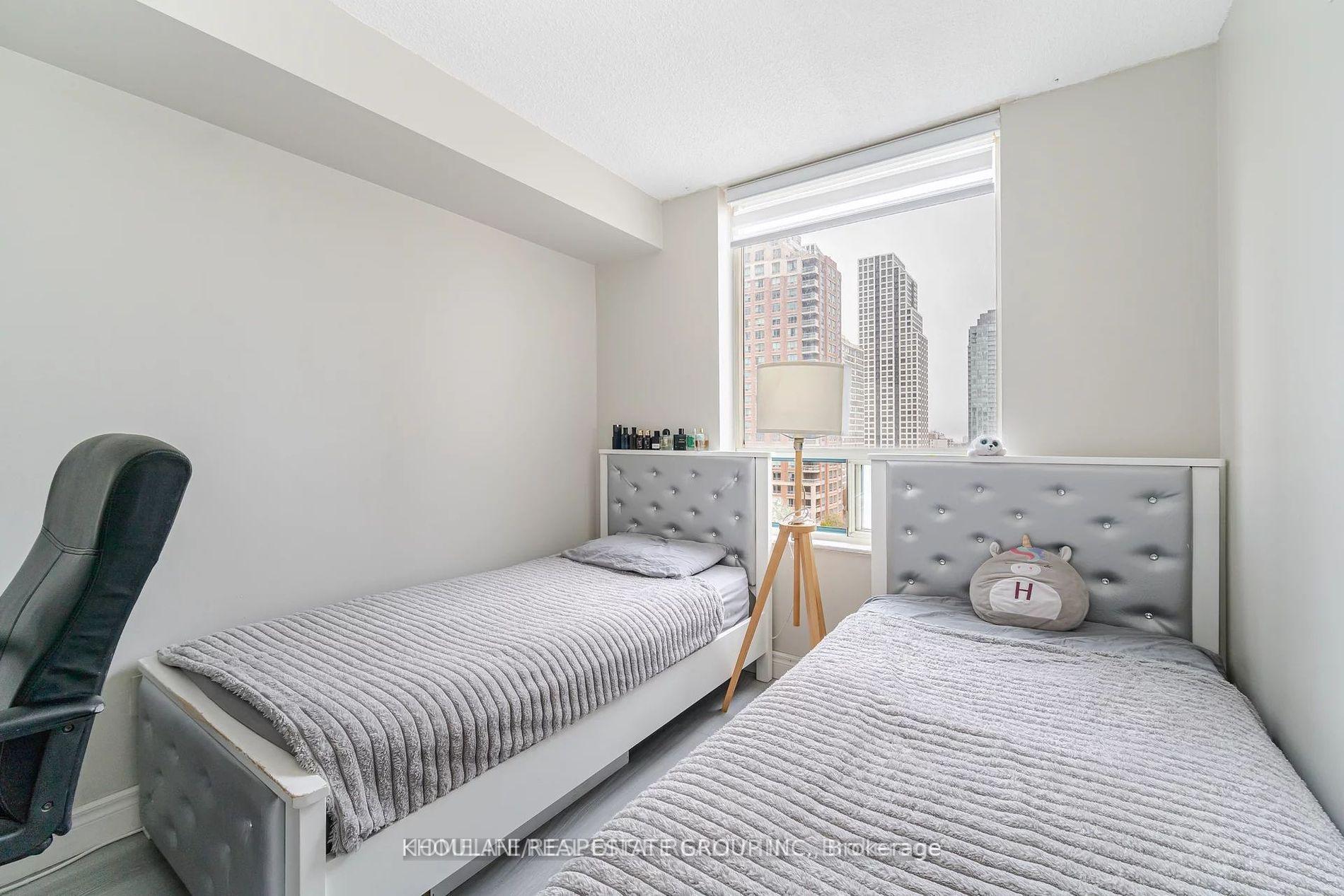 3 Bedrooms Condo at 265 ENFIELD, Mississauga For sale