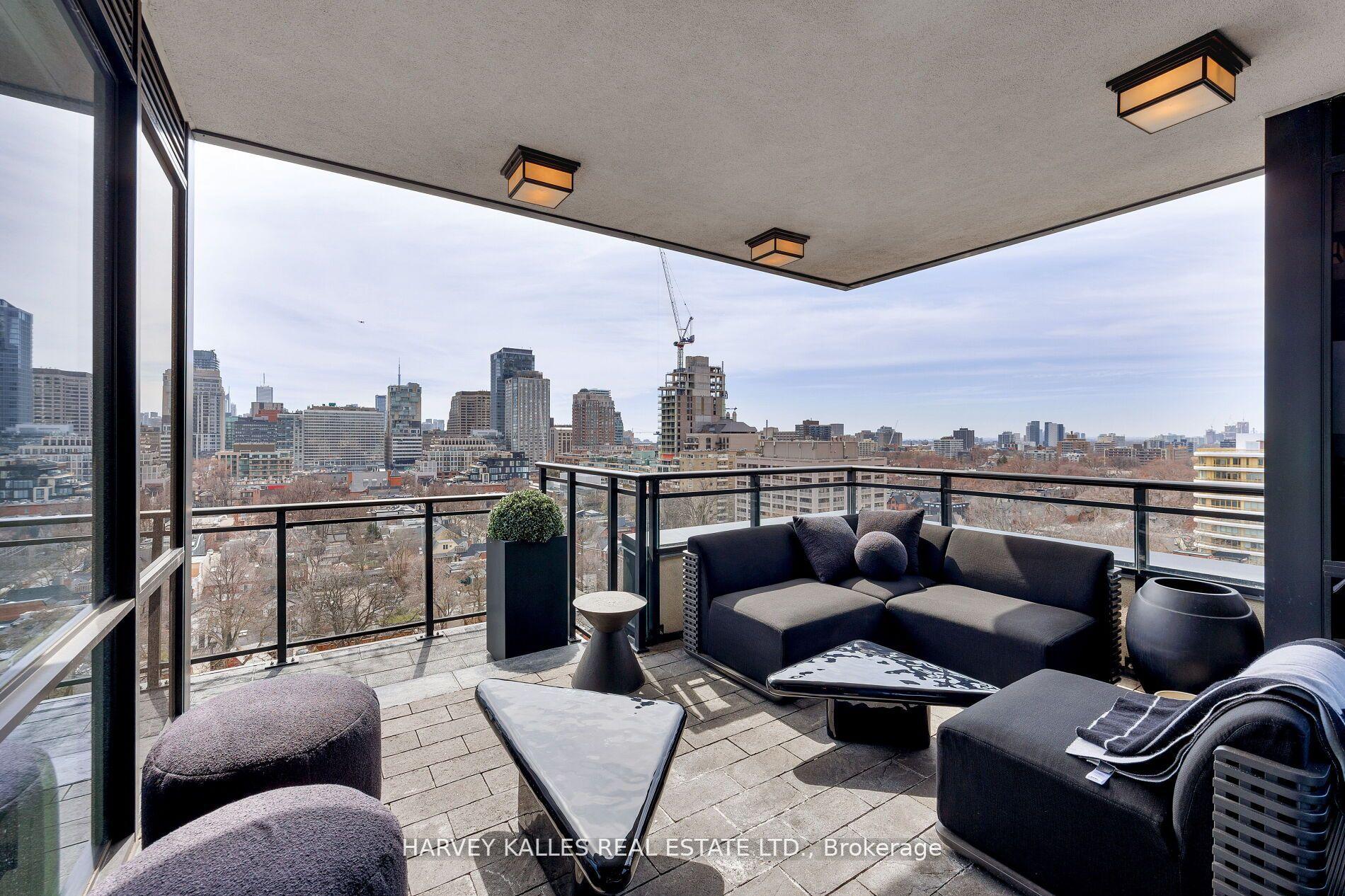 4 Bedrooms Condo at 181 Davenport, Toronto For sale