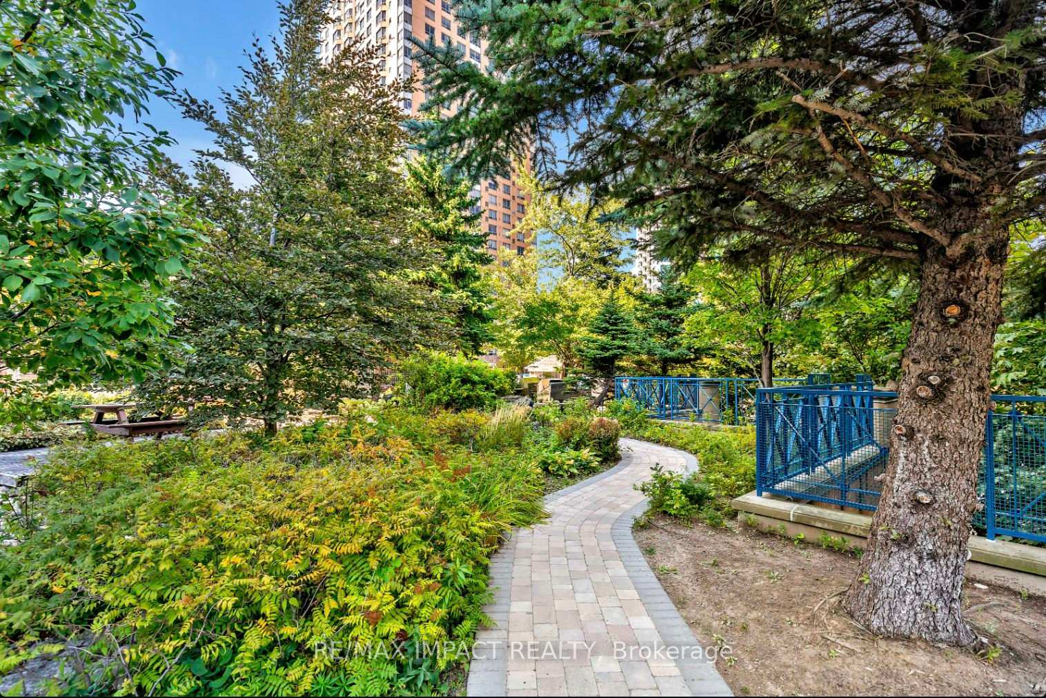 1 Bedroom Condo at 123 Omni, Toronto For sale