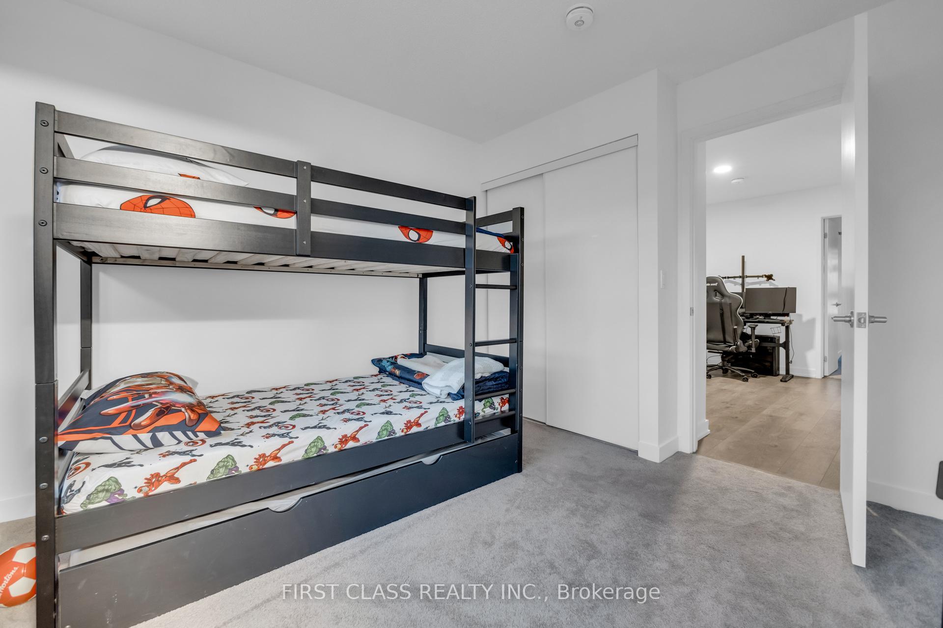3 Bedrooms Condo at 1121 Cooke, Burlington For sale