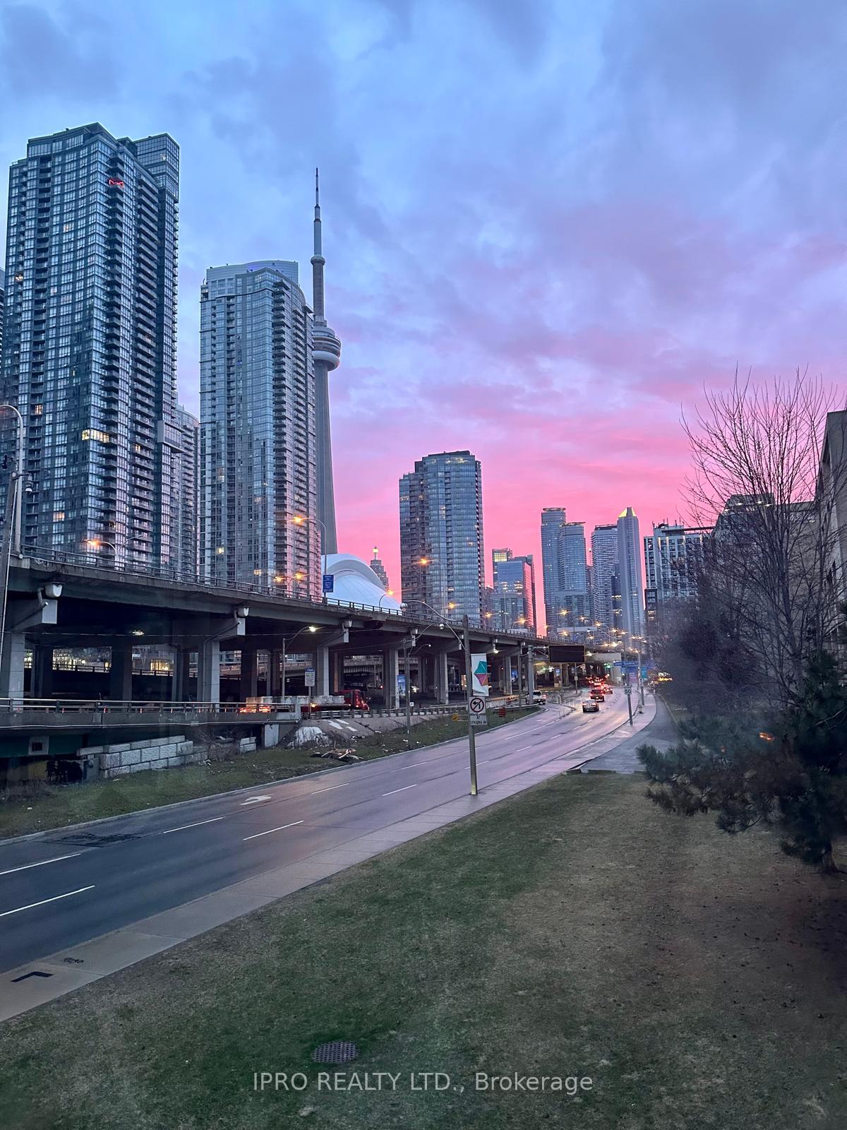 3 Bedrooms Condo at 500 Queens, Toronto For sale