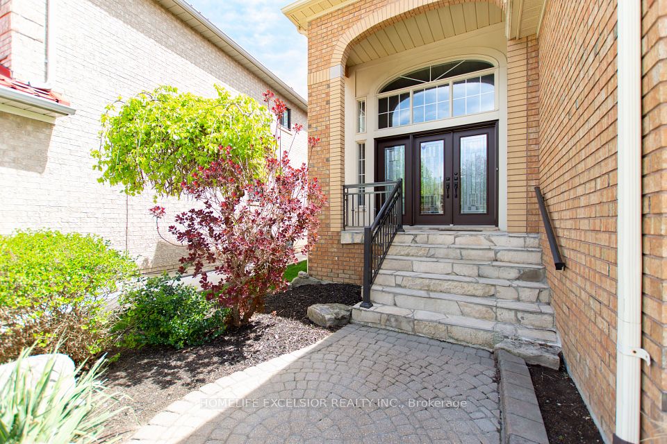 6842 Yarrow Avenue, Mississauga, ON L5N 6V1
