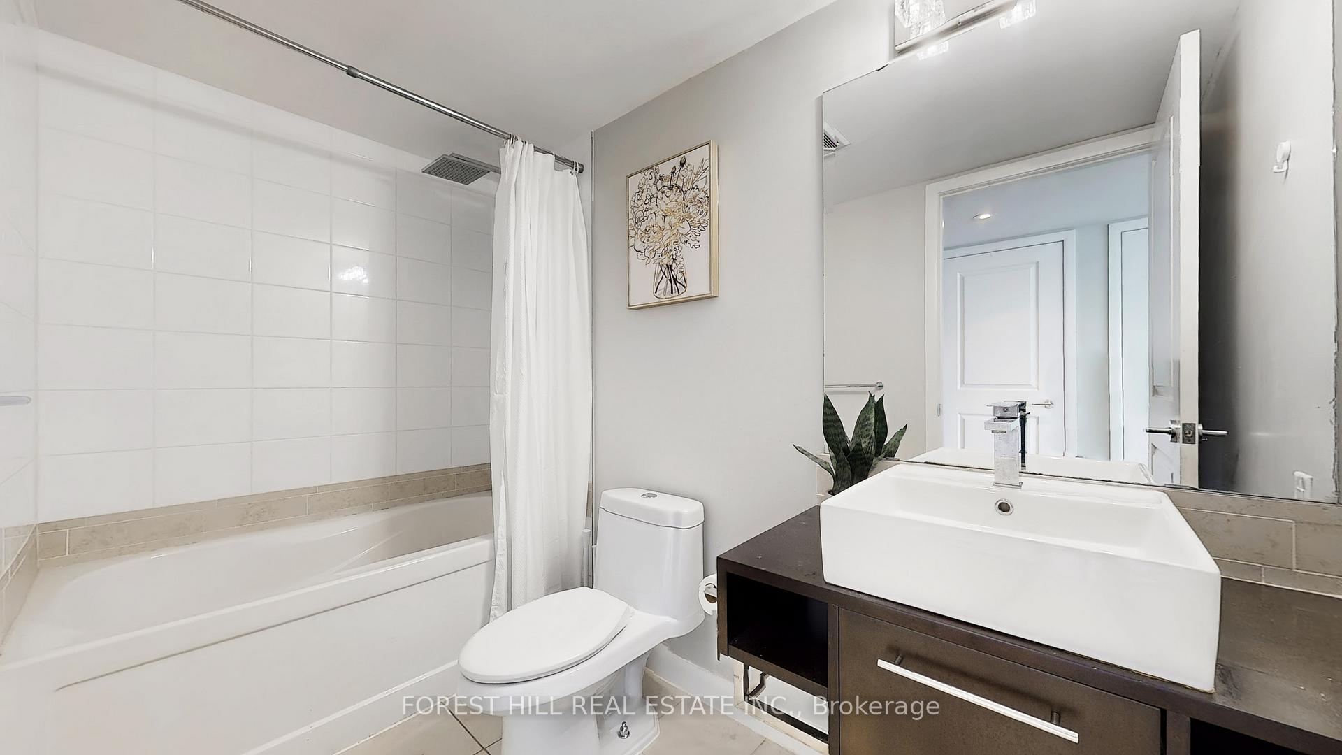 2 Bedrooms Condo at 190 Borough, Toronto For sale