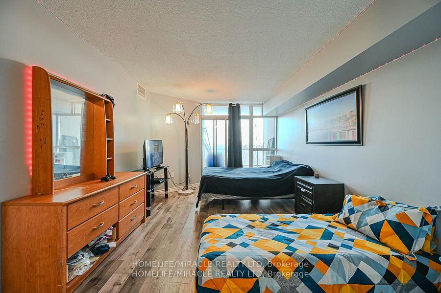 3 Bedrooms Condo at 5 Rowntree, Toronto For sale