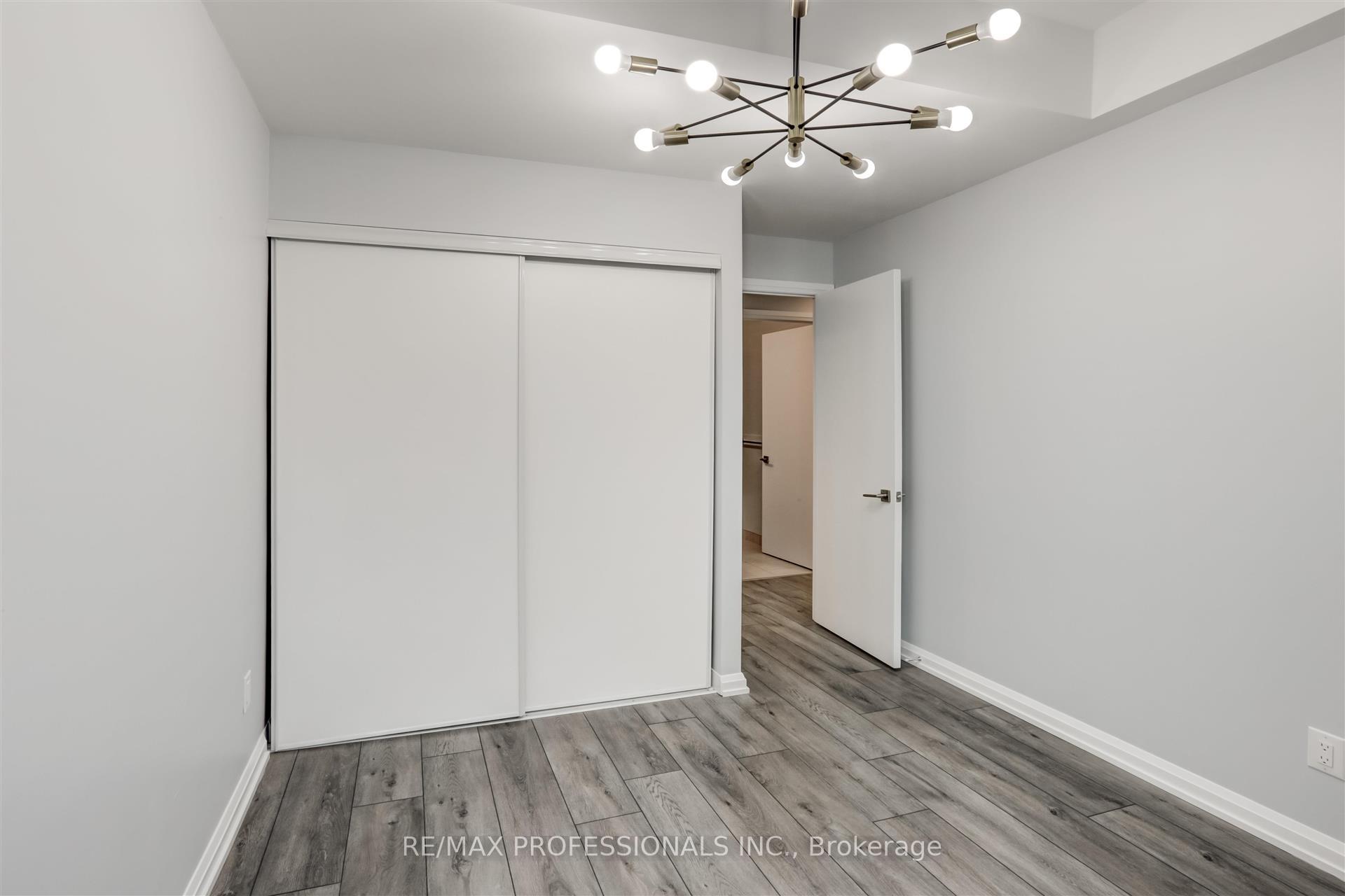 3 Bedrooms Condo at 10 Brin, Toronto For sale