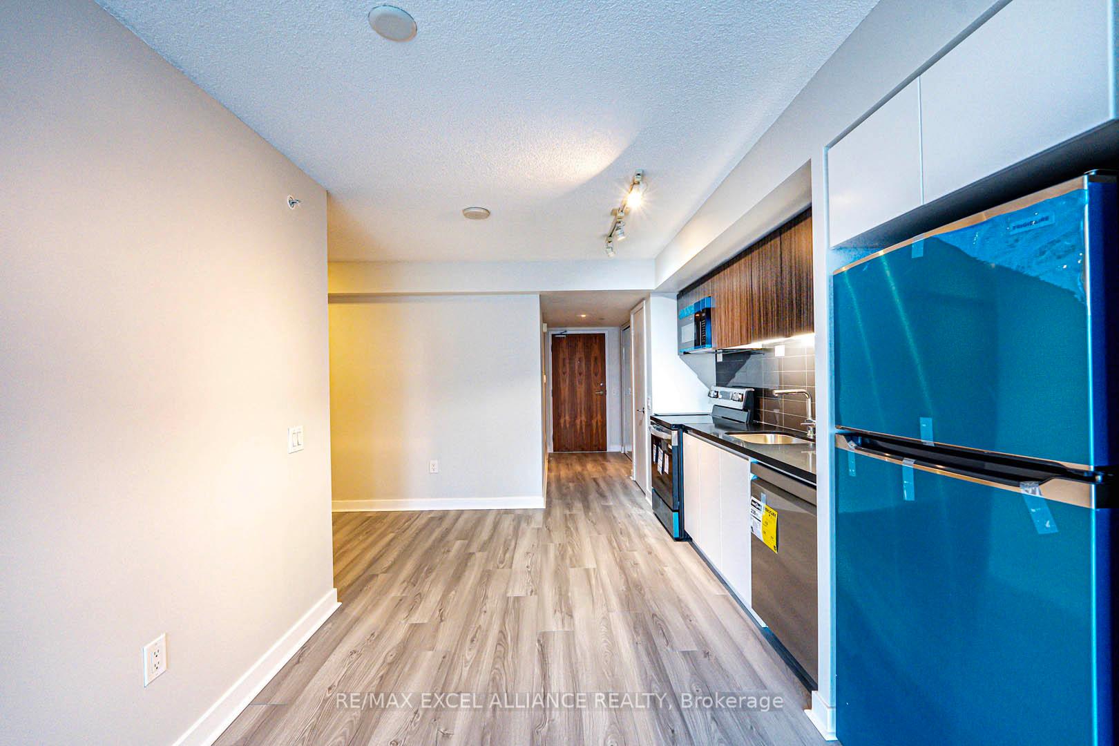 2 Bedrooms Condo at 75 Queens Wharf,  Toronto For sale
