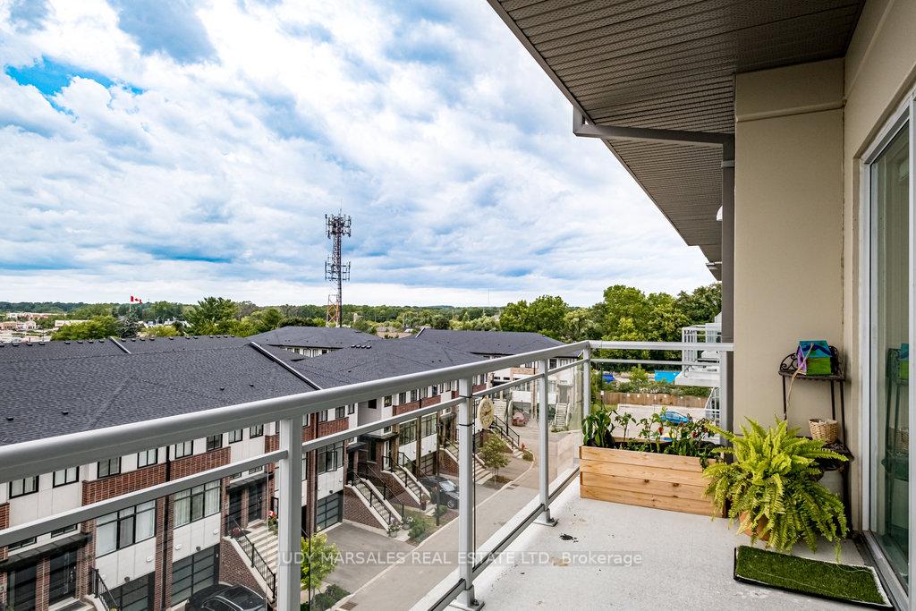 2 Bedrooms Condo at 16 Markle,  Hamilton For sale