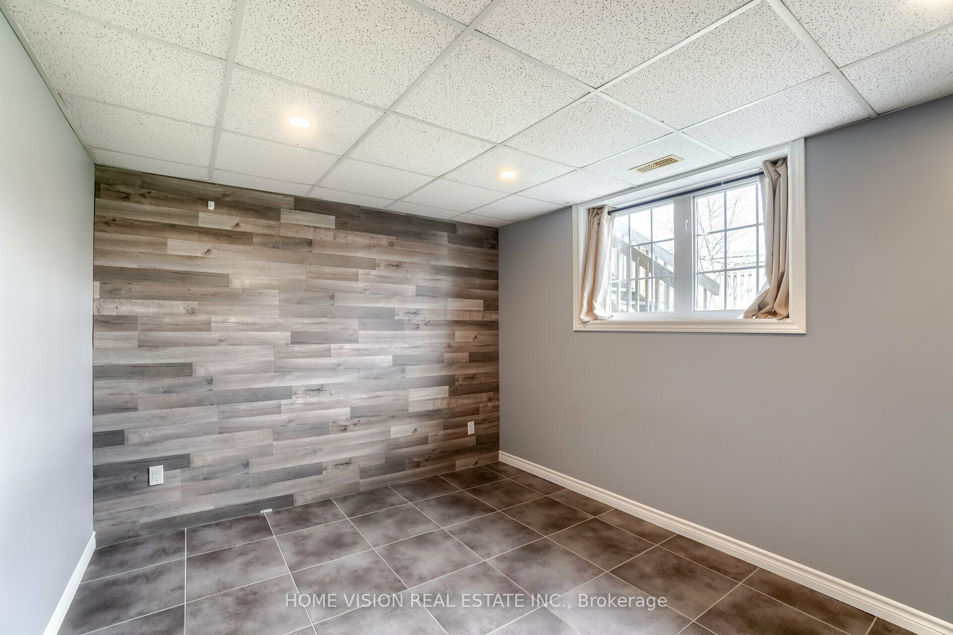 1433 Springwater Crescent E, #Lower Unit