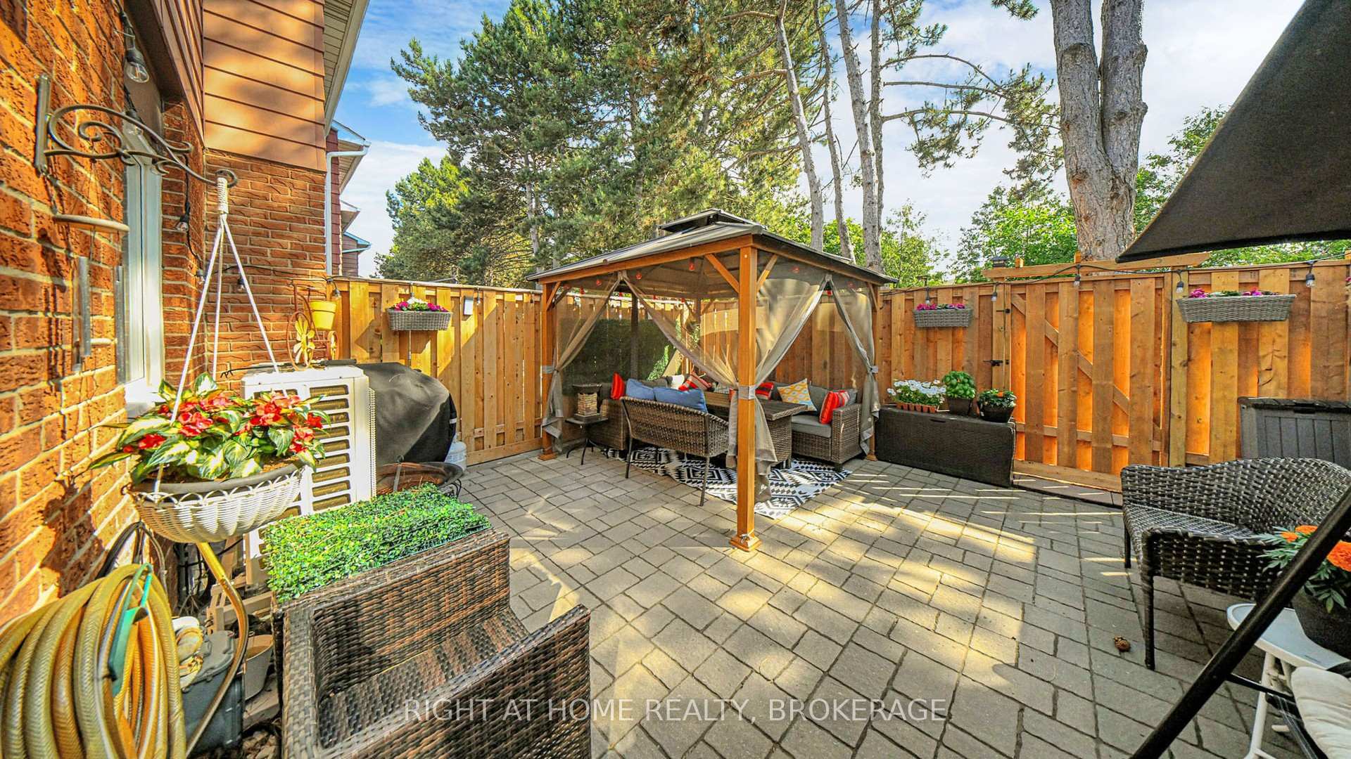 4 Bedrooms Condo at 4193 Longmoor, Burlington For sale