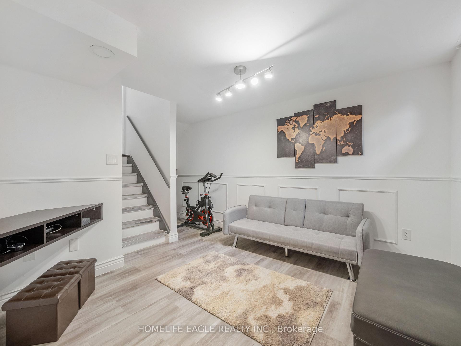 3 Bedrooms Condo at 7255 Dooley, Mississauga For sale