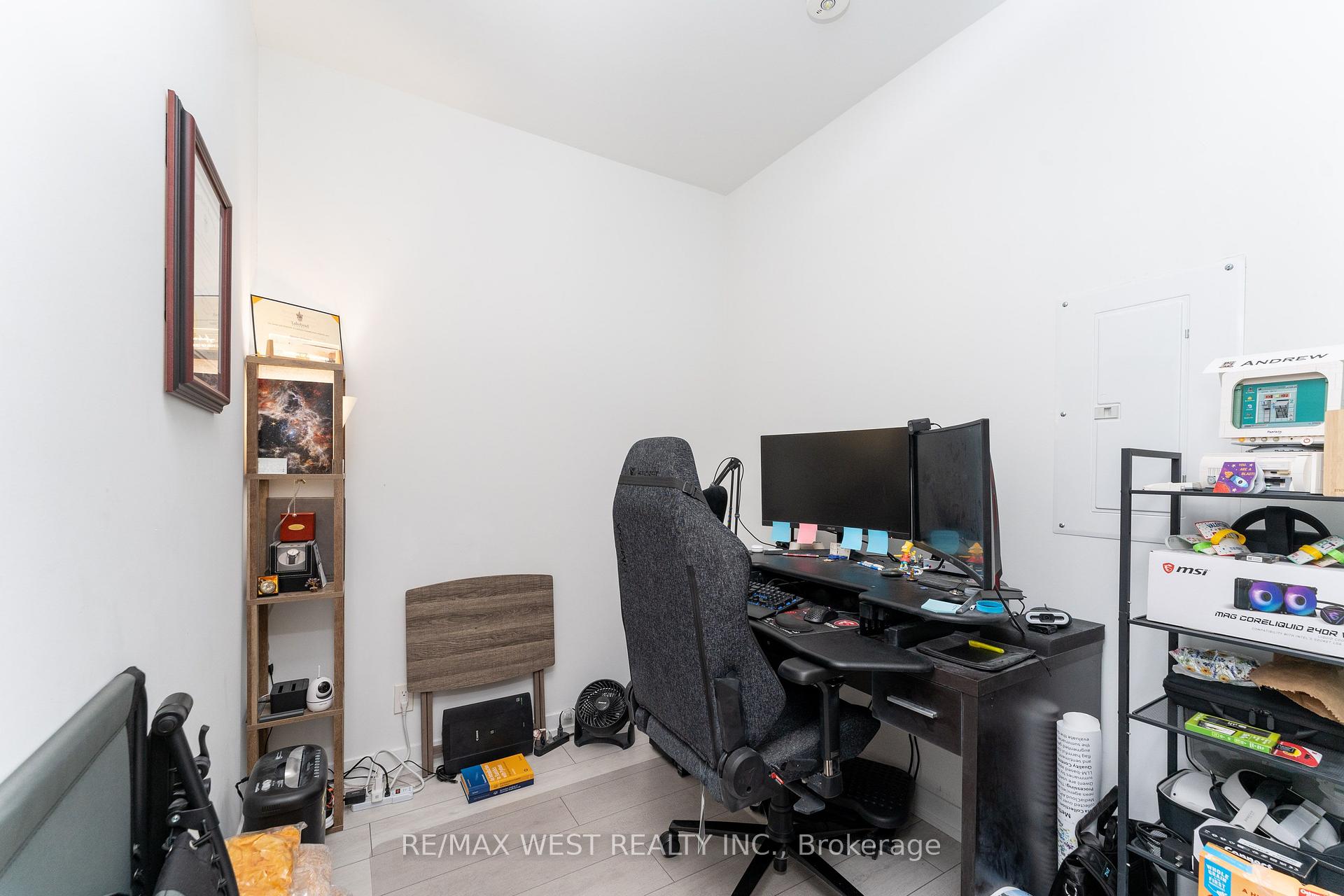 2 Bedrooms Condo at 898 Portage, Vaughan For sale