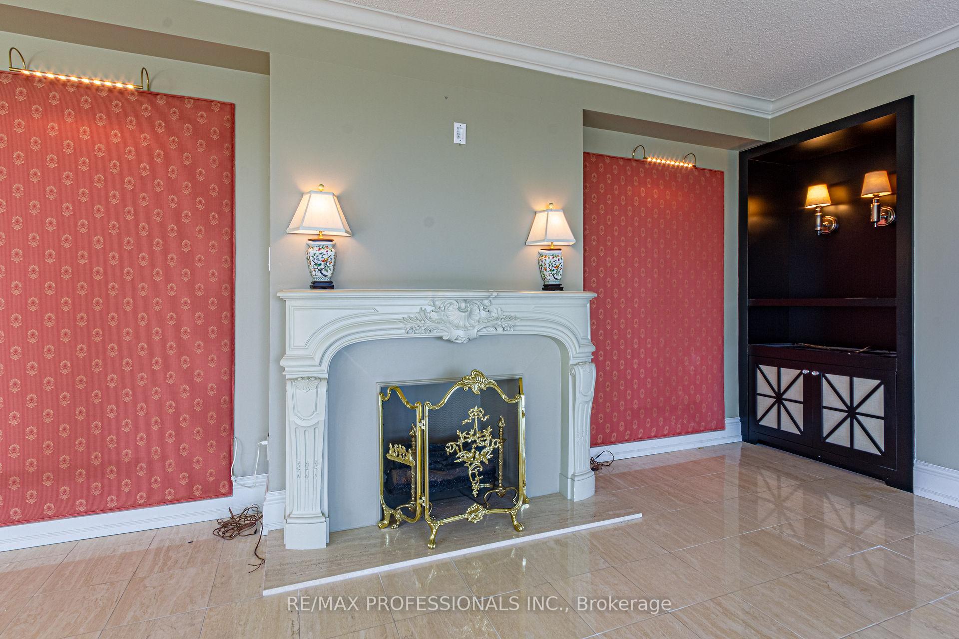 3 Bedrooms Condo at 2045 Lake Shore,  Toronto For sale