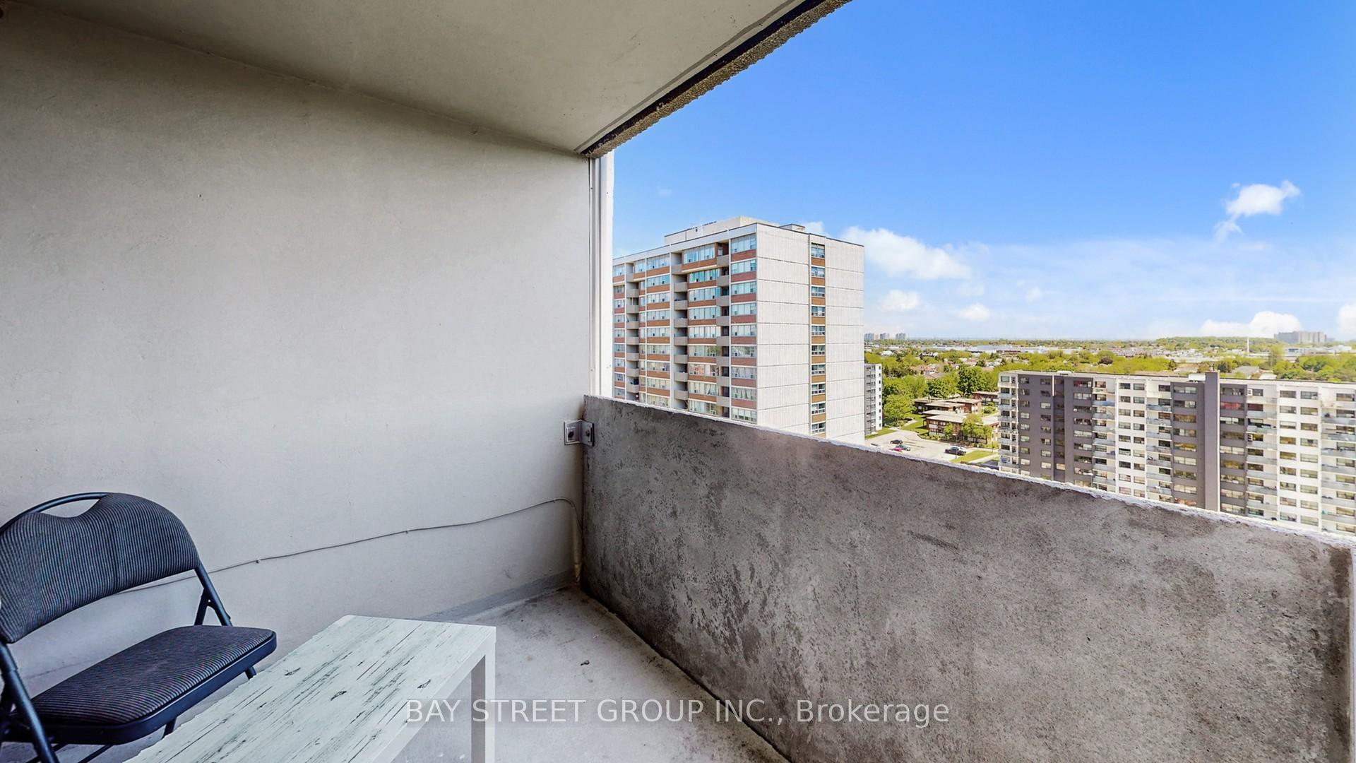 3 Bedrooms Condo at 25 Silver Springs, Toronto For sale