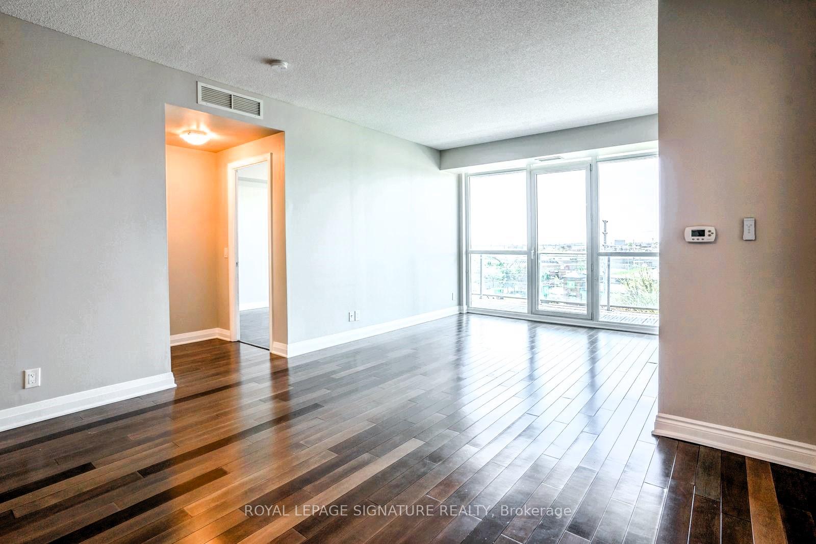 3 Bedrooms Condo at 1055 Southdown, Mississauga For sale