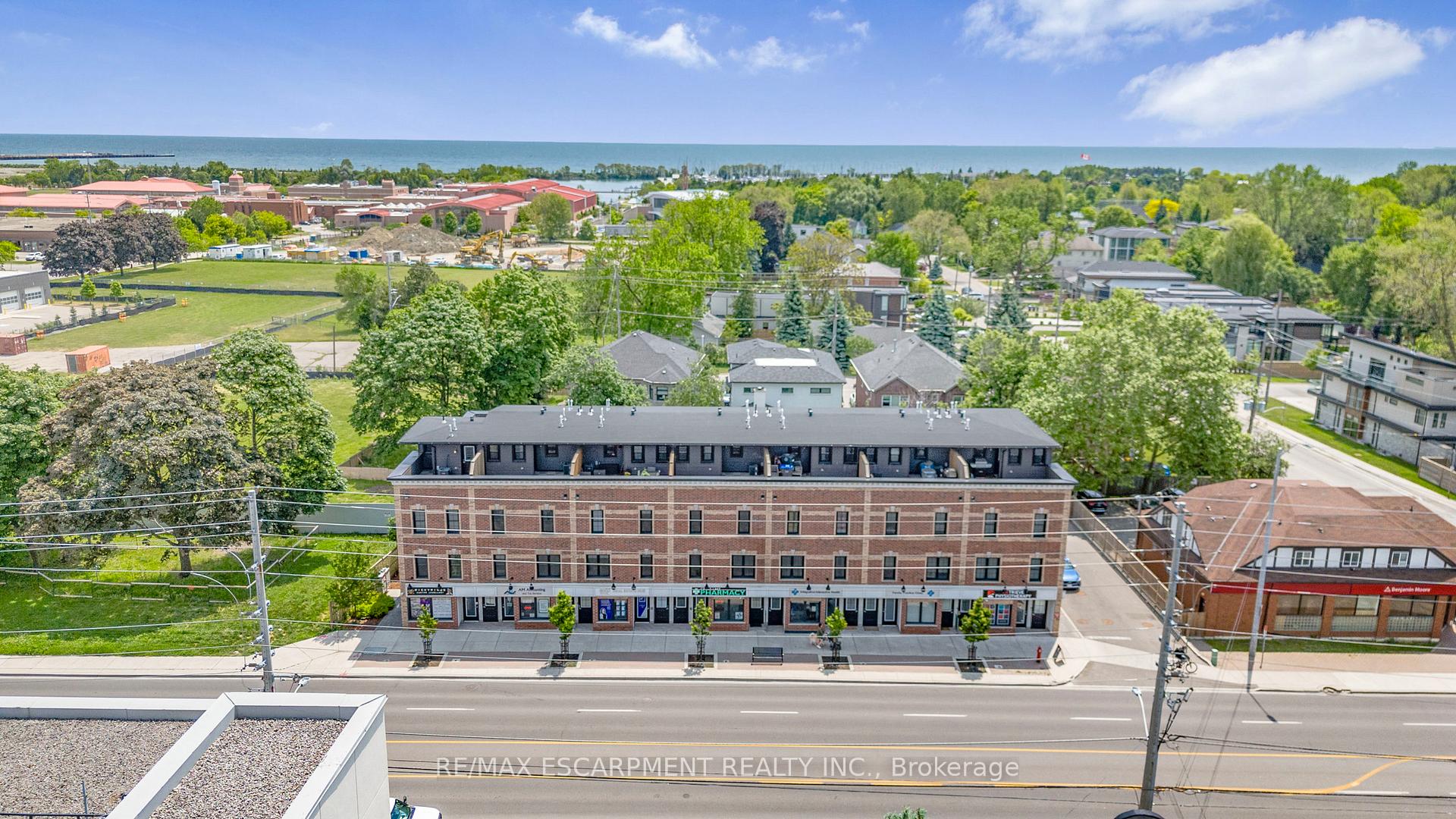 2 Bedrooms Condo at 760 Lakeshore, Mississauga For sale