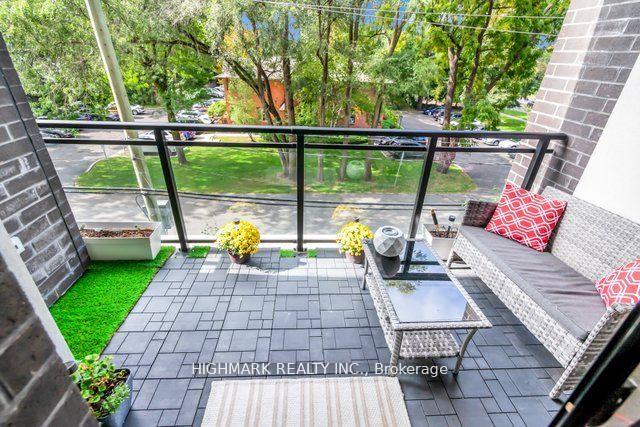 2 Bedrooms Condo at 320 Plains, Burlington For sale