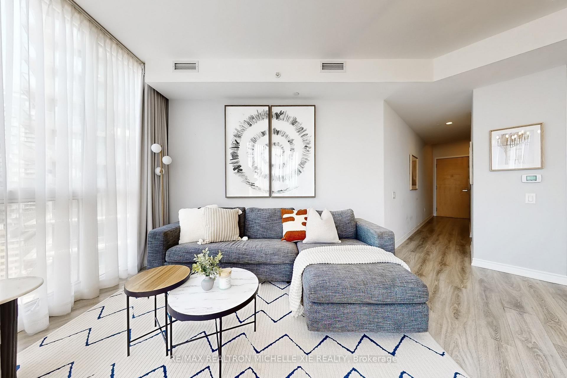 2 Bedrooms Condo at 45 Charles, Toronto For sale