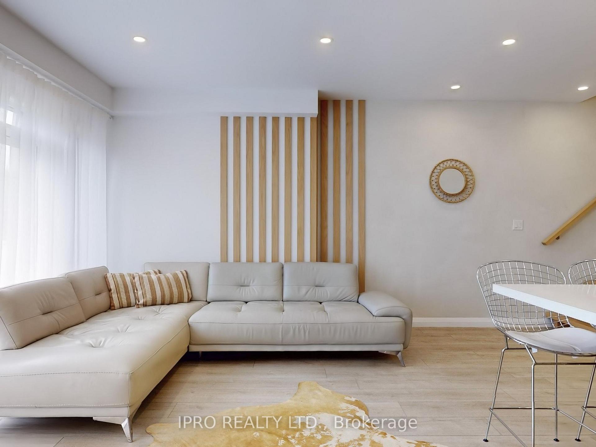 3 Bedrooms Condo at 35 Midhurst, Hamilton For sale